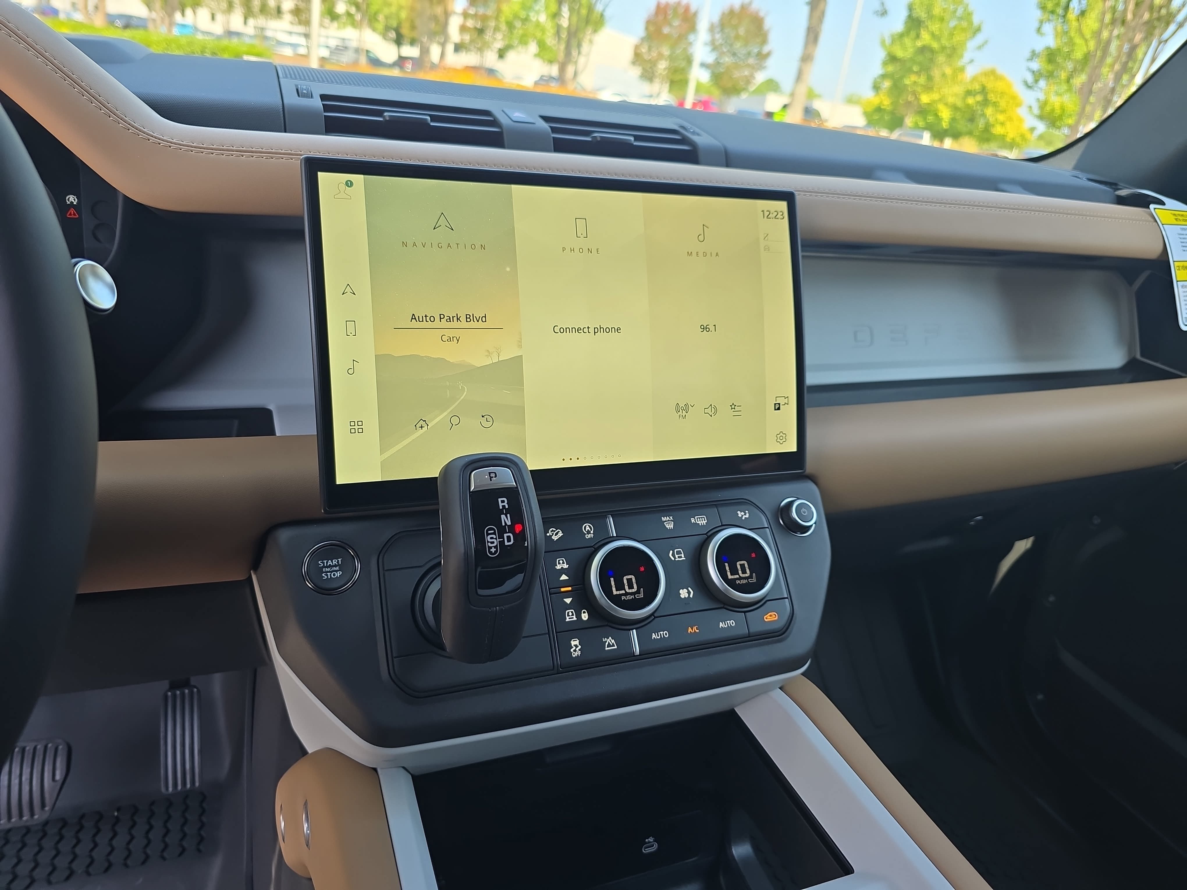 New 2026 Land Rover Defender 110 X-Dynamic SE AWD/4WD image 19