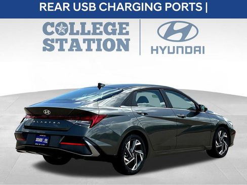 Used 2024 Hyundai Elantra SEL w/ Convenience Package FWD image 10