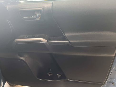 Used 2019 Toyota Tacoma TRD Off-Road AWD/4WD image 41