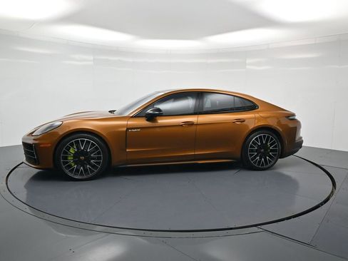 Used 2025 Porsche Panamera 4 image 2