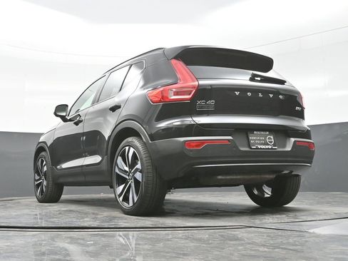 Used 2024 Volvo XC40 B5 Plus image 21