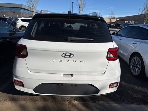 Used 2023 Hyundai Venue Limited image 6