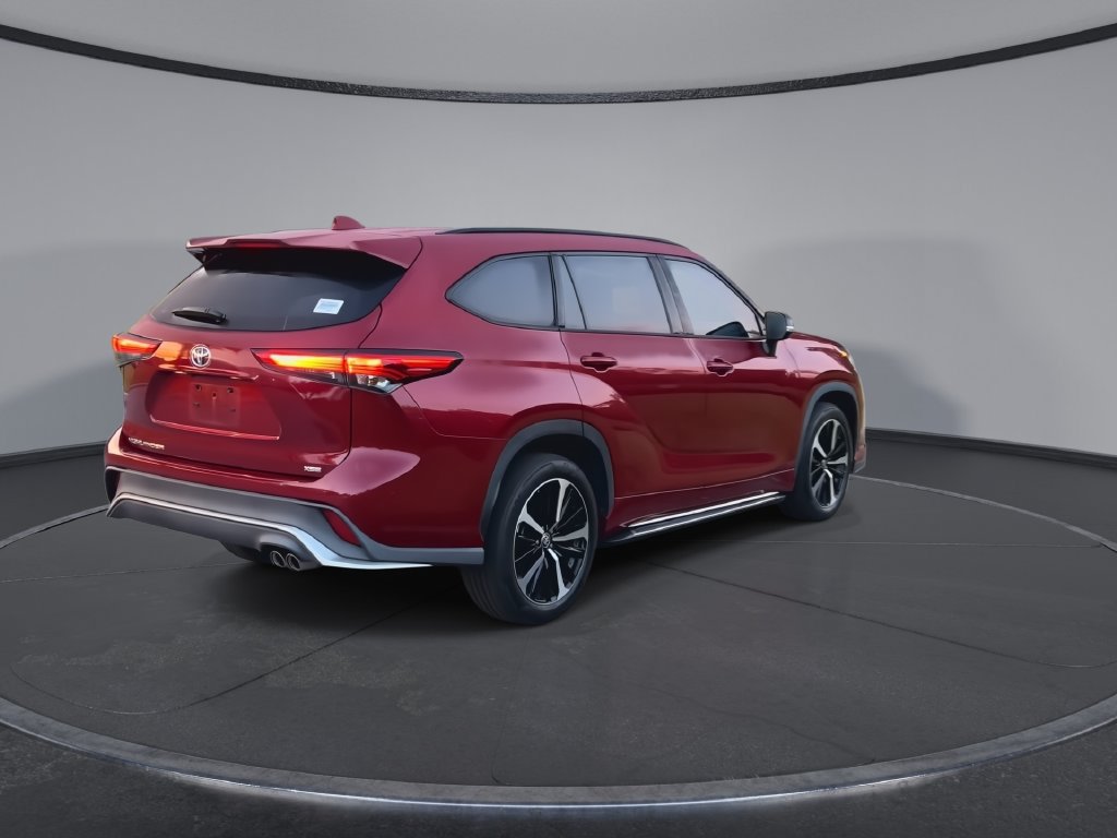 Used 2022 Toyota Highlander XSE FWD image 8