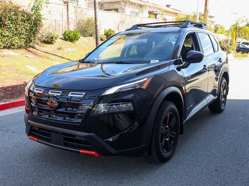 Used 2025 Nissan Rogue SV image 8