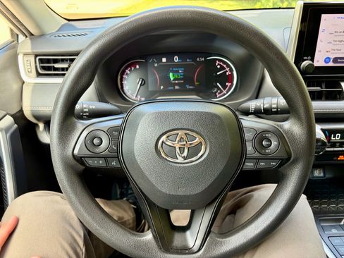 Used 2024 Toyota RAV4 XLE AWD/4WD image 14