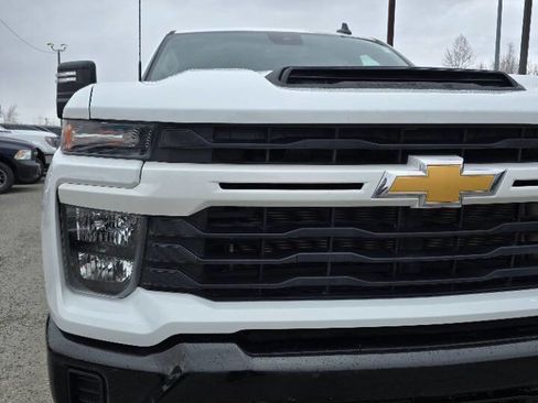 Used 2024 Chevrolet Silverado 2500 Custom w/ Custom Value Package AWD/4WD image 2