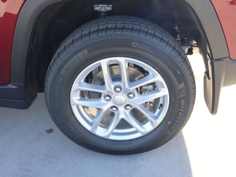 New 2026 Jeep Grand Cherokee Laredo image 19