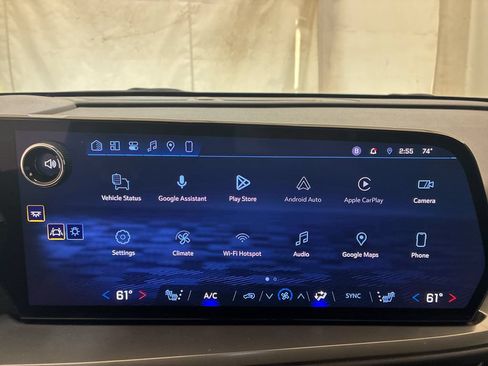 Used 2024 Chevrolet Traverse LT FWD image 19
