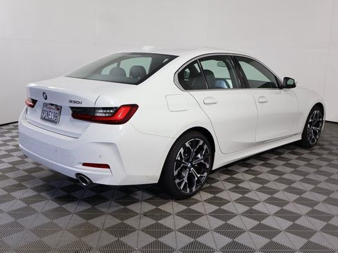 Used 2025 BMW 330i Sedan w/ Convenience Package image 4