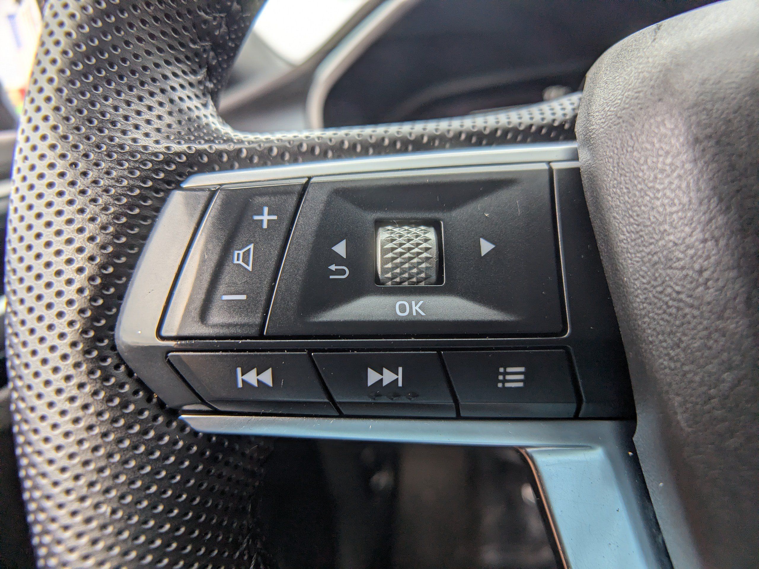 Used 2023 Mitsubishi Outlander SE AWD/4WD image 25