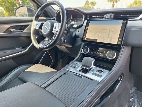 Used 2024 Jaguar F-PACE R-Dynamic S image 25
