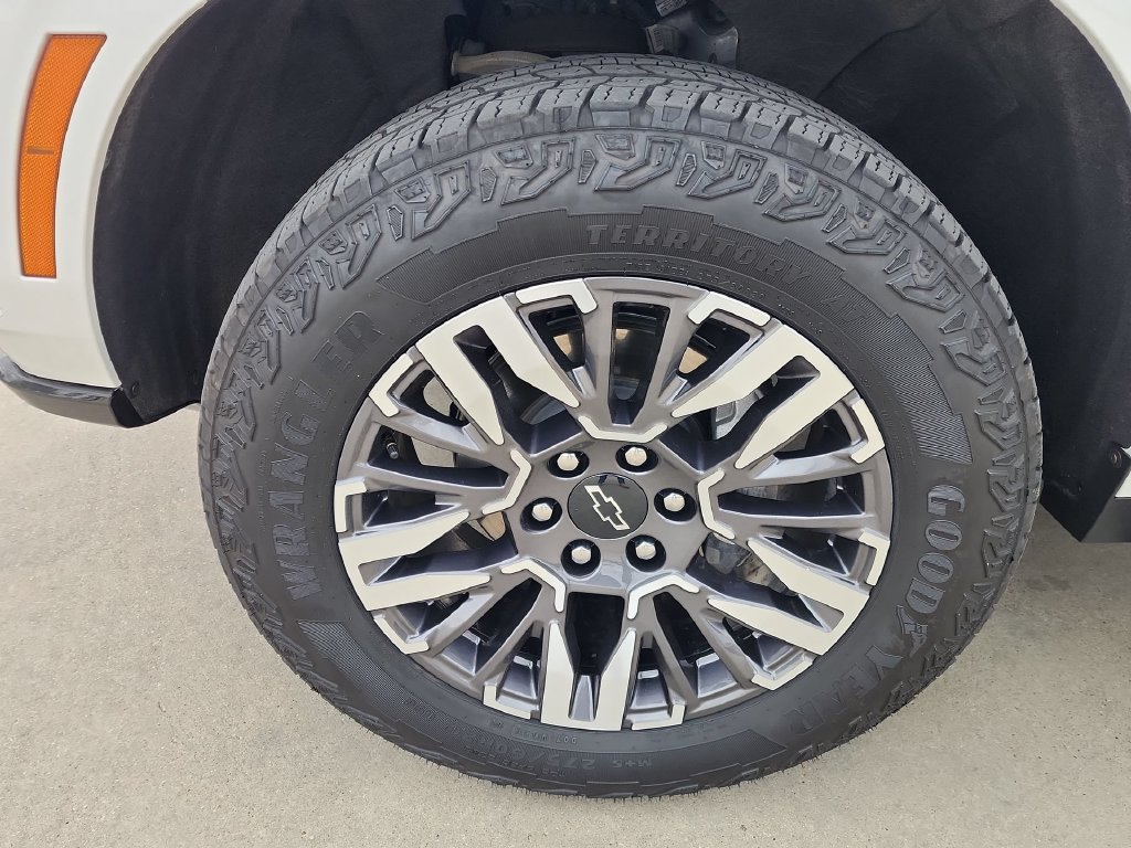 Certified 2025 Chevrolet Suburban Z71 AWD/4WD image 10