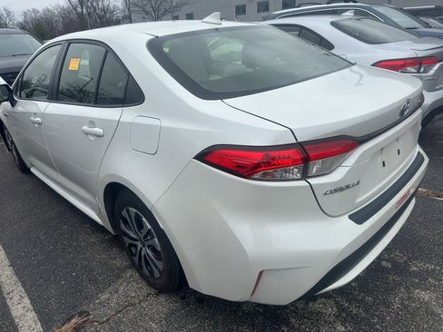 Used 2021 Toyota Corolla LE image 3