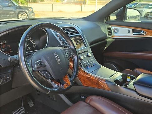 Used 2016 Lincoln MKX Reserve w/ Luxury Package image 16