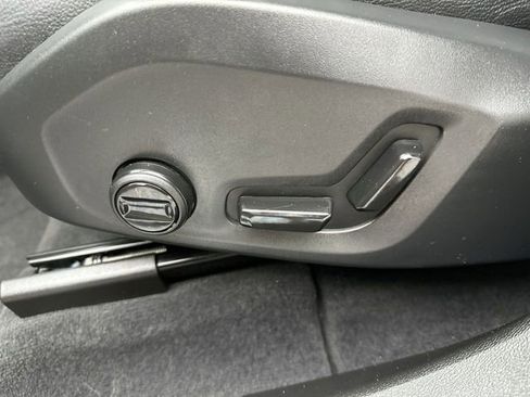 Used 2025 Volvo XC60 B5 Core image 12