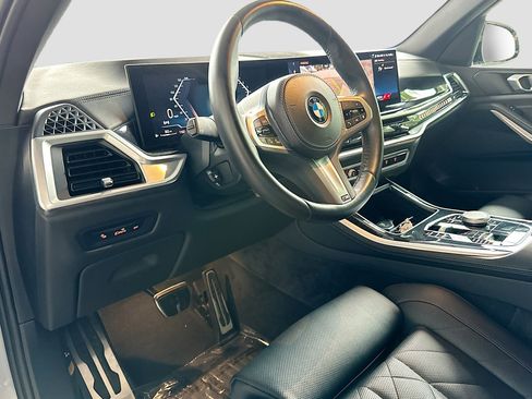 Certified 2024 BMW X5 xDrive40i w/ M Sport Package image 9