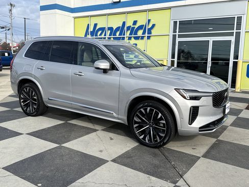 Used 2025 Volvo XC90 B5 Plus image 2