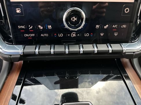 Certified 2025 GMC Yukon Denali AWD/4WD image 34