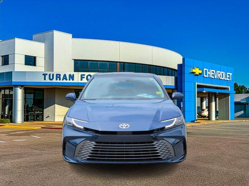 Used 2025 Toyota Camry XLE w/ Premium Package FWD image 10