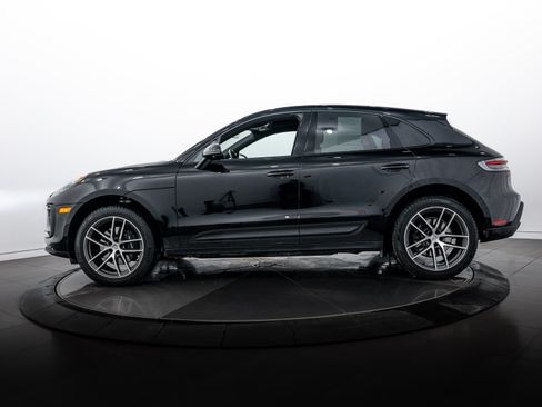 Certified 2025 Porsche Macan image 2