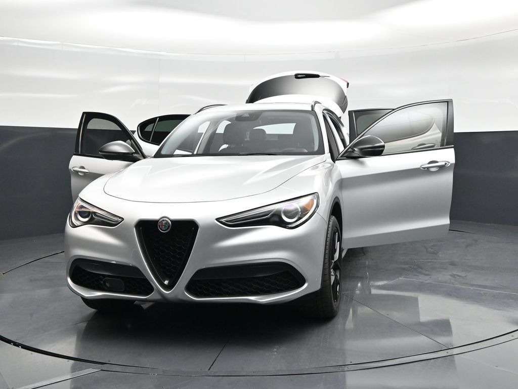 Used 2020 Alfa Romeo Stelvio w/ Nero Edizione RWD image 28