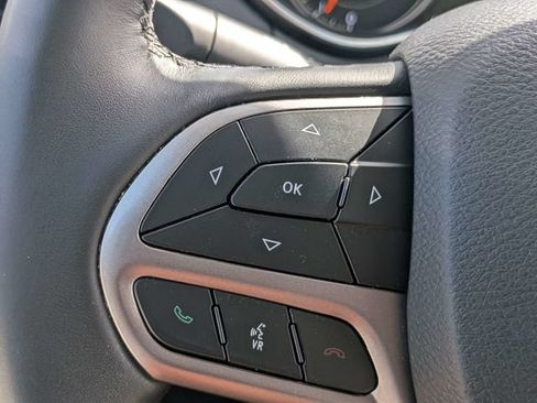 Used 2019 Jeep Cherokee Limited w/ Technology Group FWD image 27