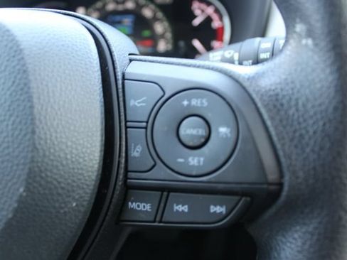 Certified 2025 Toyota RAV4 XLE FWD image 40