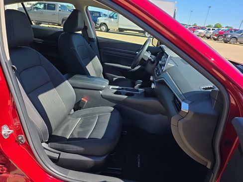 Used 2025 Nissan Altima 2.5 SV FWD image 15