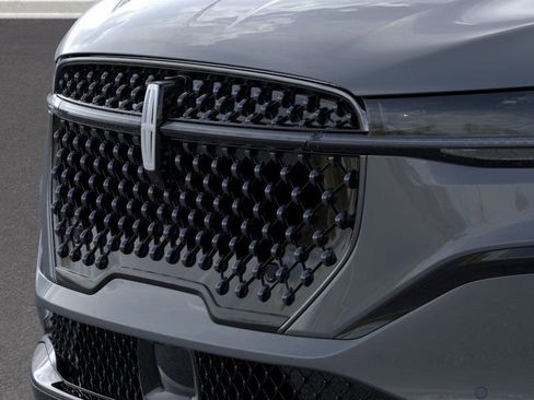 New 2025 Lincoln Nautilus Reserve image 17