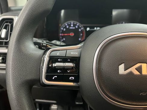 Certified 2023 Kia Sorento LX image 19