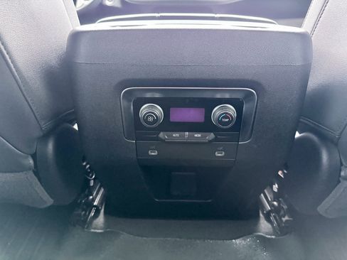 Used 2022 Chevrolet Tahoe Z71 w/ Z71 Off-Road Package image 31