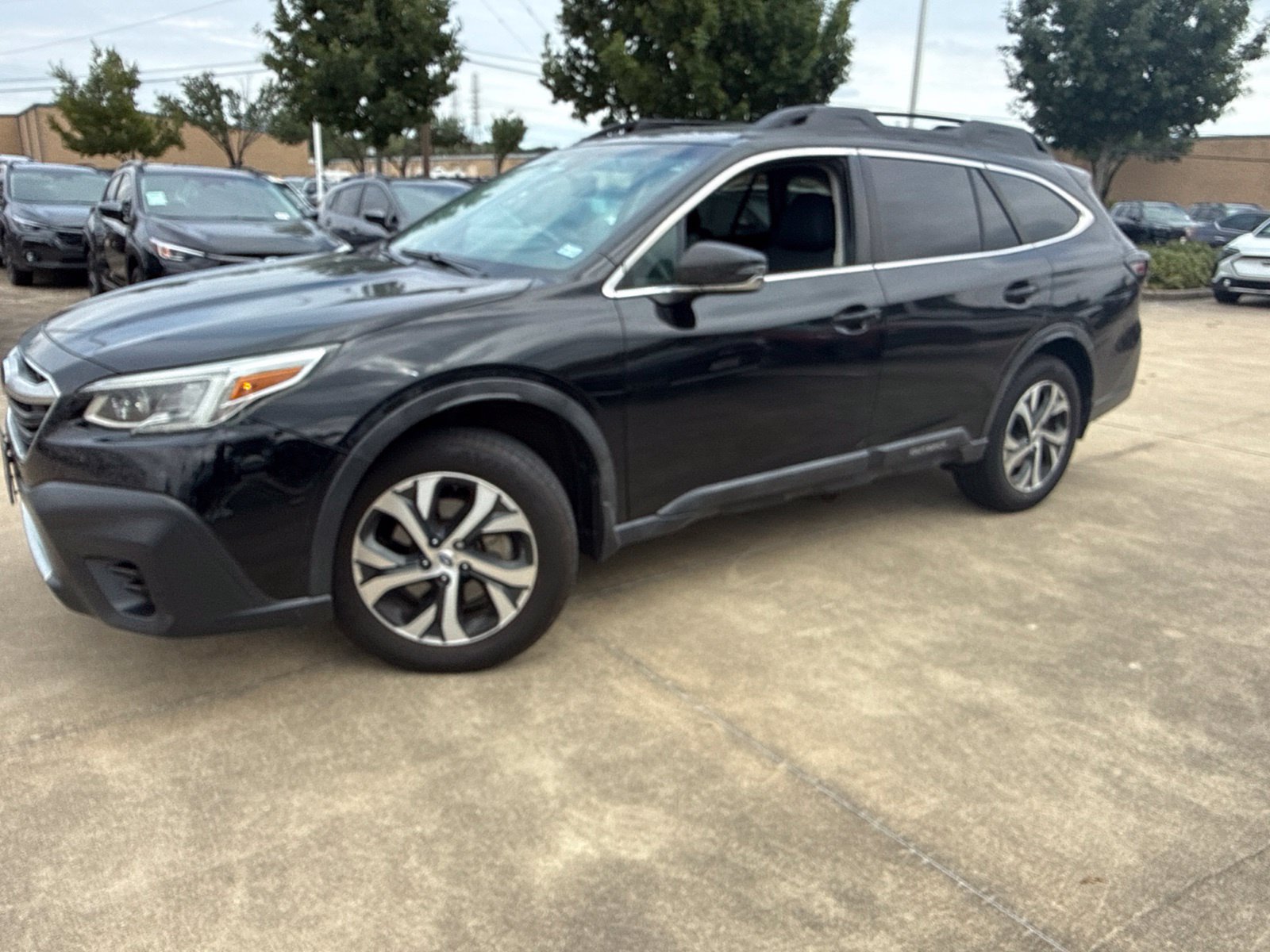 Used 2020 Subaru Outback Limited w/ Popular Package #2 AWD/4WD image 1
