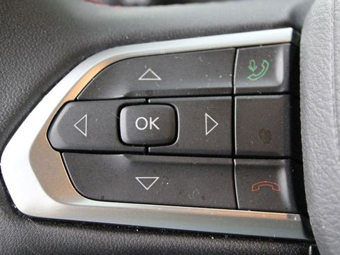 Used 2025 Jeep Compass Trailhawk image 23