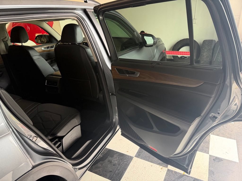 Used 2025 Volkswagen Atlas SE FWD image 10