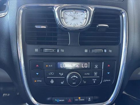Used 2012 Chrysler Town & Country Touring-L w/ Entertainment Group #2 FWD image 14