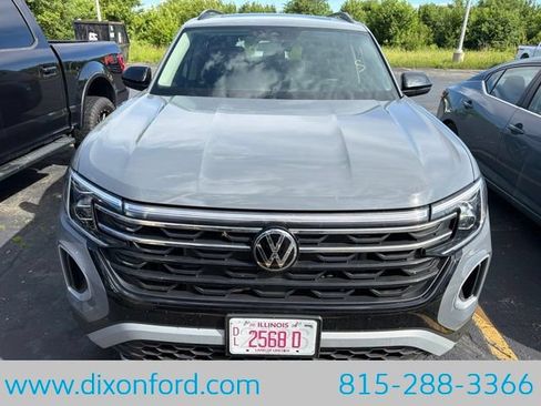 Used 2025 Volkswagen Atlas Peak Edition SE AWD/4WD image 9