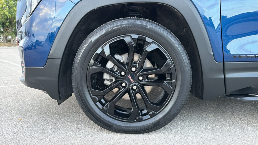 Used 2022 GMC Terrain SLE w/ Driver Convenience Package FWD image 9