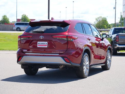 Used 2022 Toyota Highlander Platinum AWD/4WD image 3
