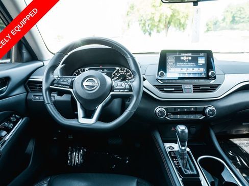 Used 2024 Nissan Altima 2.5 SR FWD image 12