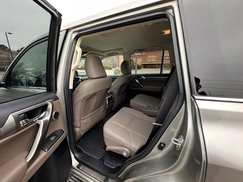 Used 2022 Lexus GX 460 Premium AWD/4WD image 18