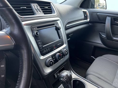 Used 2013 GMC Acadia SLE image 17