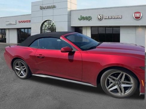 Used 2024 Ford Mustang Convertible RWD image 2
