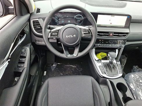 New 2025 Kia Seltos EX image 9