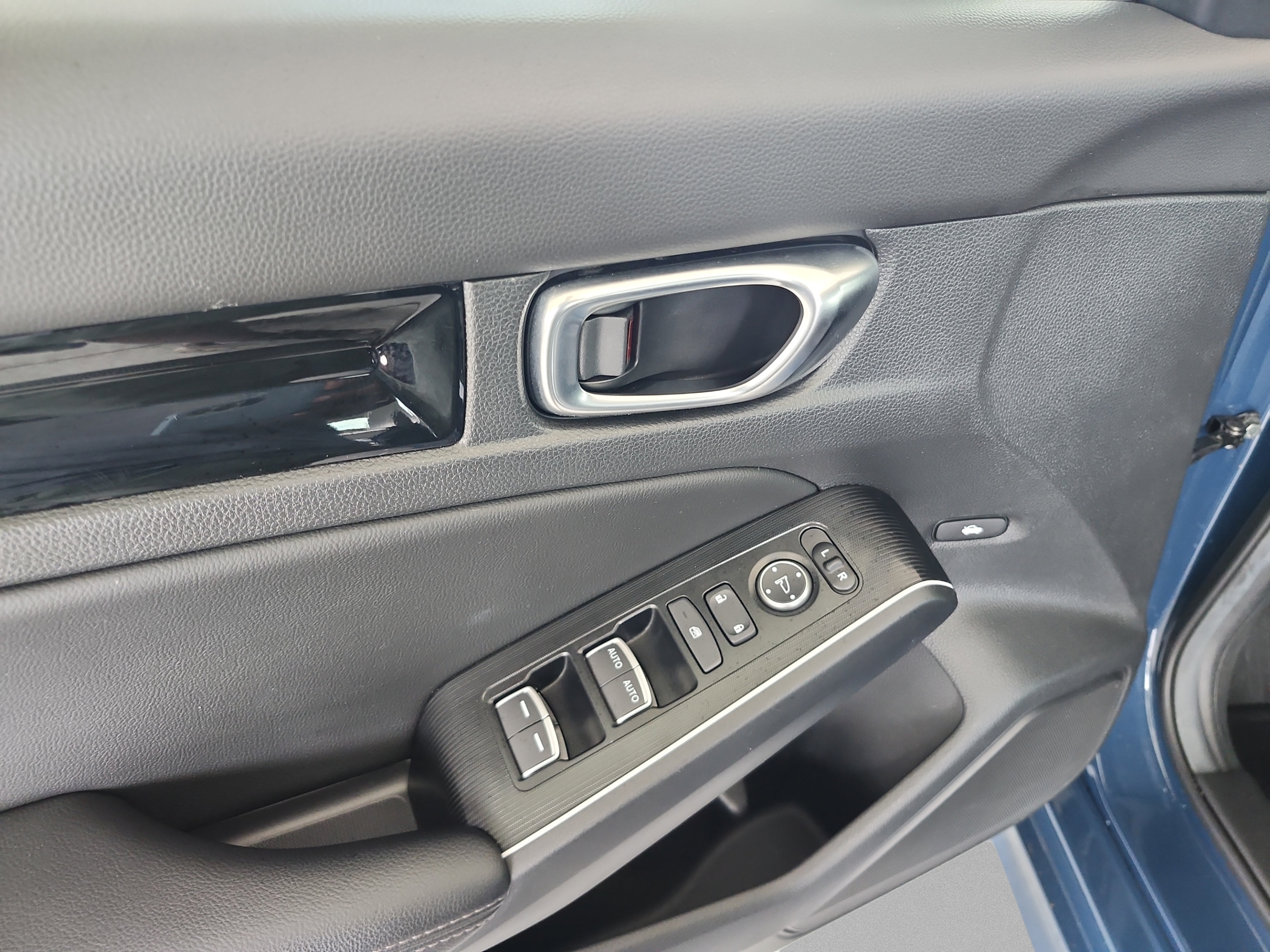 Certified 2025 Honda Civic Sport Touring image 17