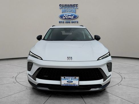 Used 2024 Buick Envision Sport Touring image 2