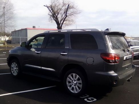 Used 2021 Toyota Sequoia Platinum image 8