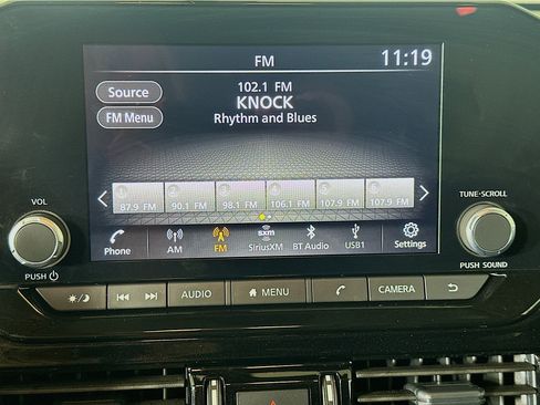Used 2024 Nissan Pathfinder SV w/ SV Premium Package AWD/4WD image 21