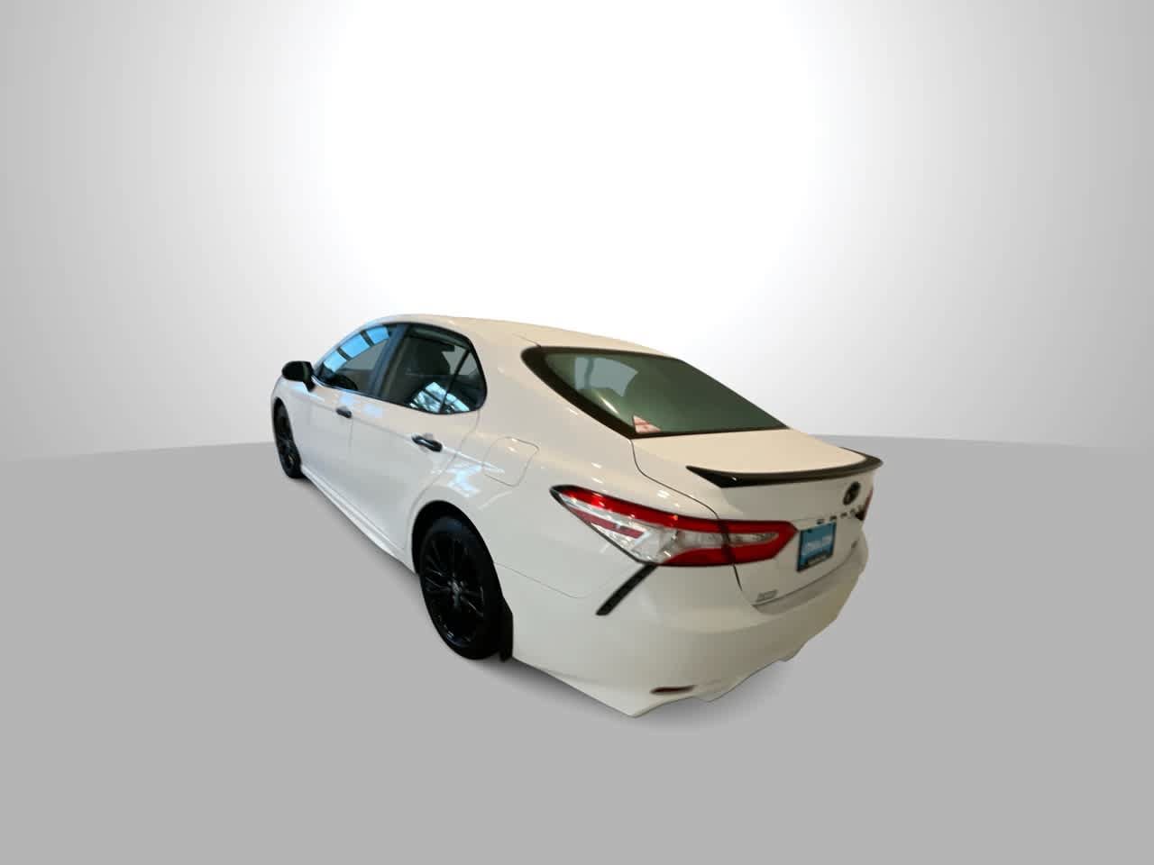 Used 2020 Toyota Camry SE FWD image 6