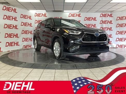 Used 2023 Toyota Highlander Limited AWD/4WD image 1
