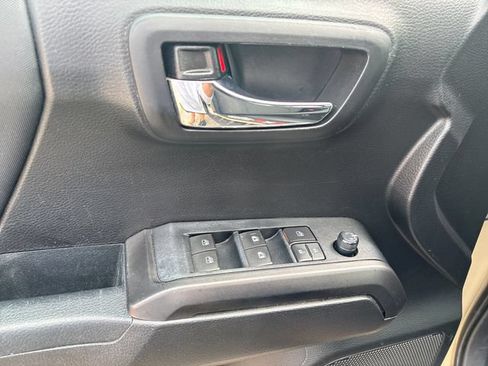 Used 2019 Toyota Tacoma TRD Sport w/ Technology Package AWD/4WD image 24